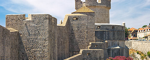 Dubrovnik várfalai, kapuk és erődök