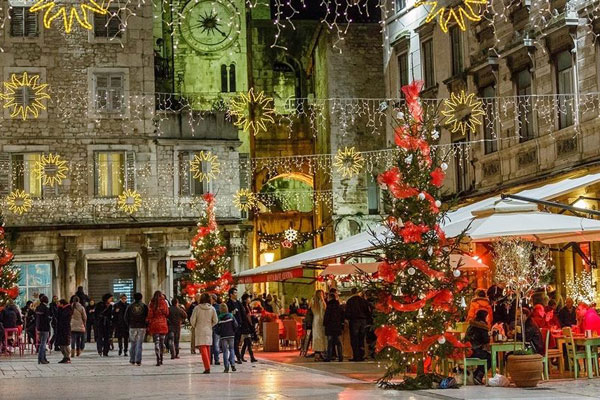 Split óvárosa karácsonyi ruhában