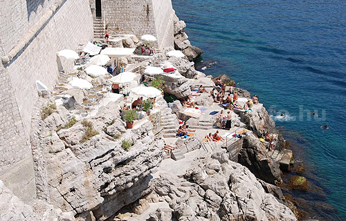 Buza strand Dubrovnik óvárosa alatt