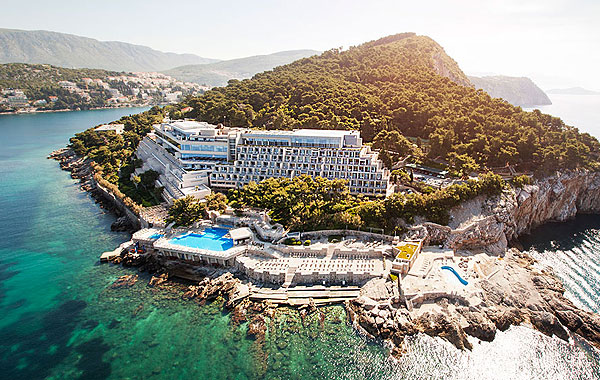 Ő a Hotel Palace Dubrovnik. Nem csúnya látvány :)