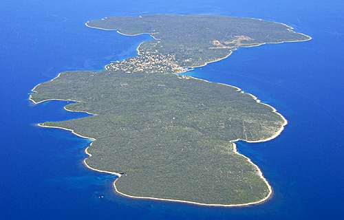 Egy nyolcast formál a picike, ámbár népszerű Silba sziget