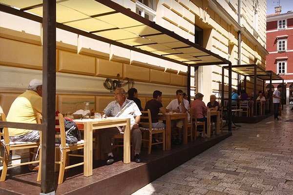 A 2riba nagyon népszerű étterem Zadar óvárosában